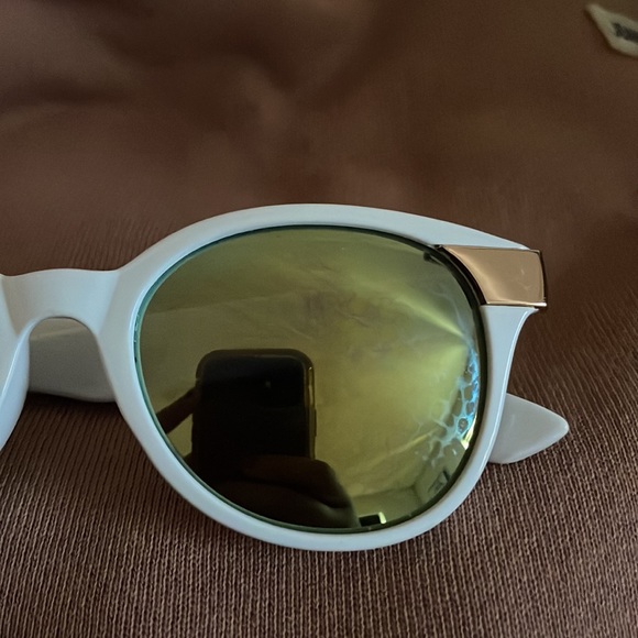 White sunglasses - Picture 2 of 3